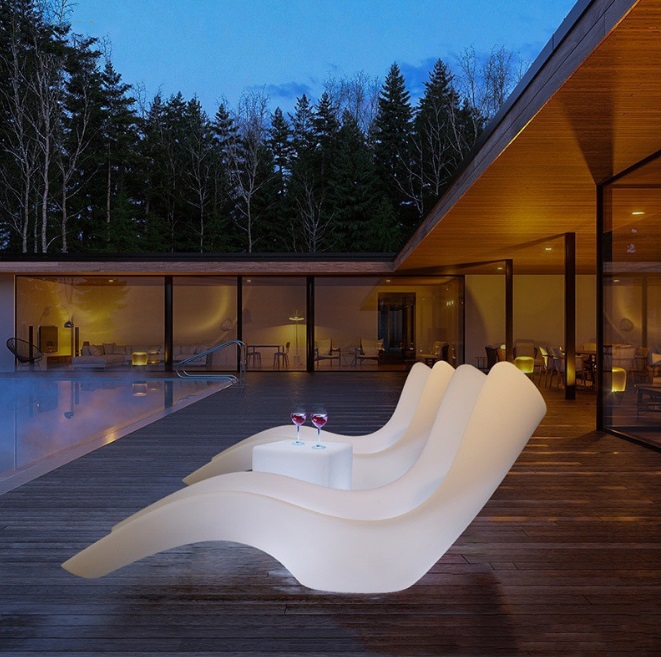 Шезлонг пластиковый DZN-13143 БЕЛЫЙ 195*90*90 со светодиодной подсветкой