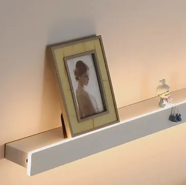 Светильник - декоративная полочка DZN-13322 БЕЛЫЙ ` D400/H45*90/1/LED/8W/4000K с выключателем