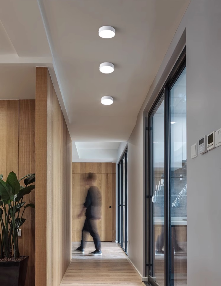 Светильник SAPFIR SPF-9530 БЕЛЫЙ D80/H58/1/LED/5W/4000K ATOM 24-12